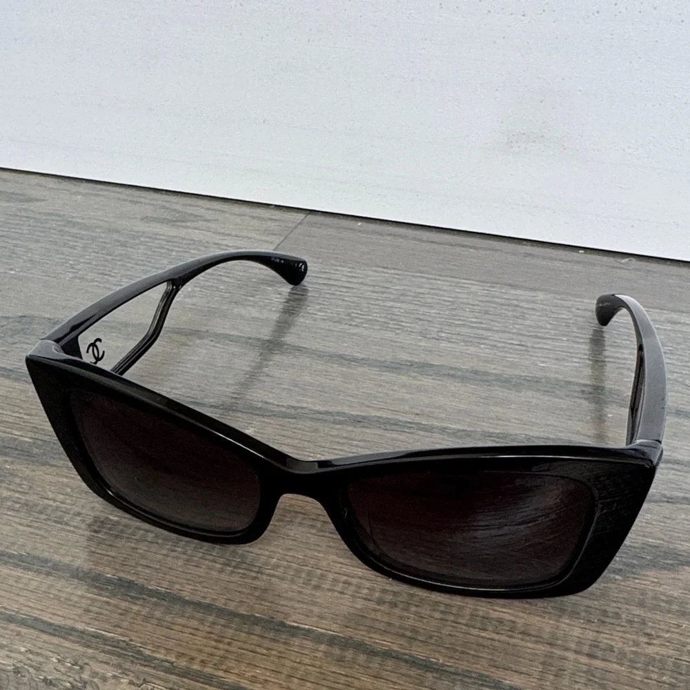 CHANEL Black Oversized Rectangular Sunglasses - Picture 3 of 5